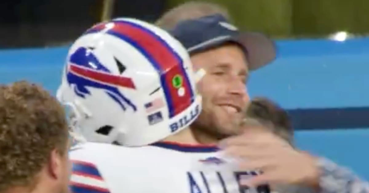 Super Steve Takes the Spotlight After Reuniting With Former Buffalo Bills Teammate
